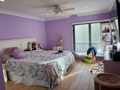 A recently remodeled 3-bed, 3.5-bath townhome w/2-car garage - photo 22