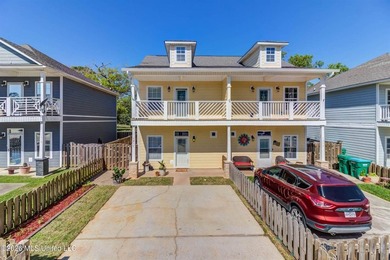 Charming 2-Story Townhouse WITH A NEW ROOF! This lovely - photo 31