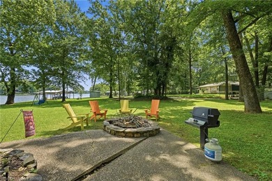 Tucked away along the shoreline of Lake Hamilton in a peaceful - photo 37