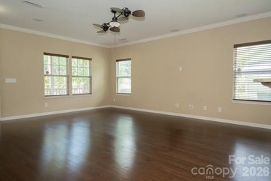 MOTIVATED SELLEERS! Welcome home to this beautifully maintained - photo 4