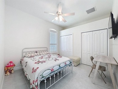JUST REDUCED!!!This custom-built single-family residence - photo 31