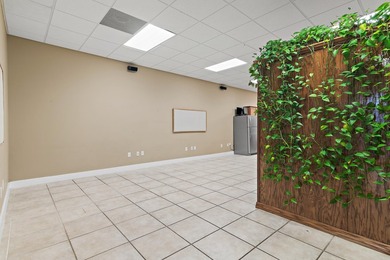 Rare and sought after live/work opportunity in the heart of - photo 6