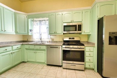 Step back in time with this enchanting 1930 Victorian-style gem - photo 19