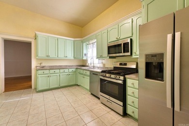 Step back in time with this enchanting 1930 Victorian-style gem - photo 21