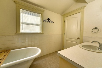 Step back in time with this enchanting 1930 Victorian-style gem - photo 25