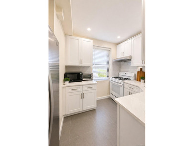Welcome to this bright and spacious 3-bedroom, 1-bath co-op in - photo 5
