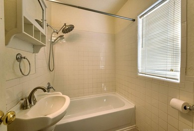 Step back in time with this enchanting 1930 Victorian-style gem - photo 37