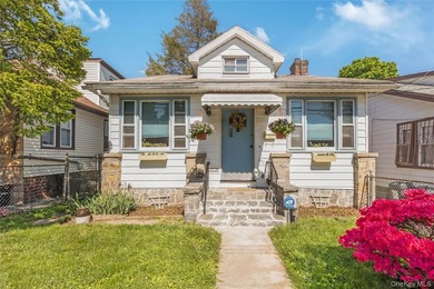 Welcome home to this charming 4 bedroom cape in the heart of - photo 1