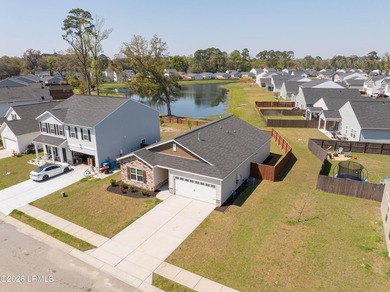 Set in Shell Point Farm, this one-story home offers the kind of - photo 4