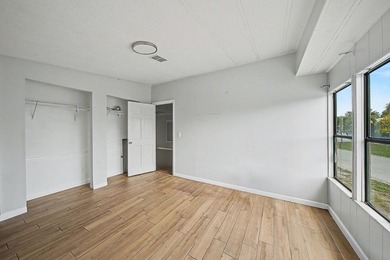 Centrally located with easy access to main roads, schools and - photo 11