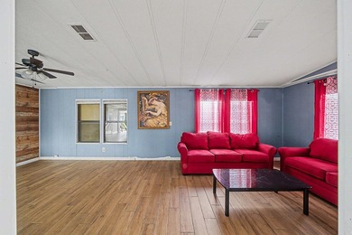 Centrally located with easy access to main roads, schools and - photo 12