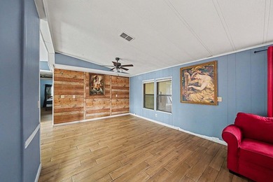 Centrally located with easy access to main roads, schools and - photo 13