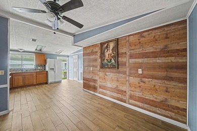 Centrally located with easy access to main roads, schools and - photo 14