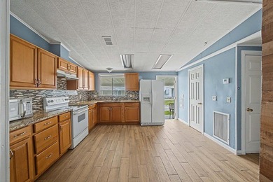 Centrally located with easy access to main roads, schools and - photo 15