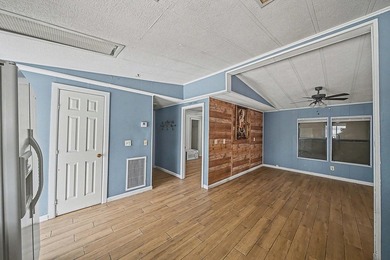 Centrally located with easy access to main roads, schools and - photo 16