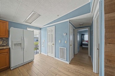 Centrally located with easy access to main roads, schools and - photo 17