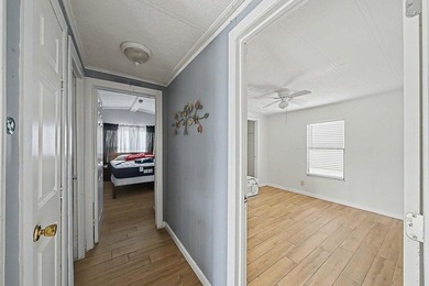Centrally located with easy access to main roads, schools and - photo 18