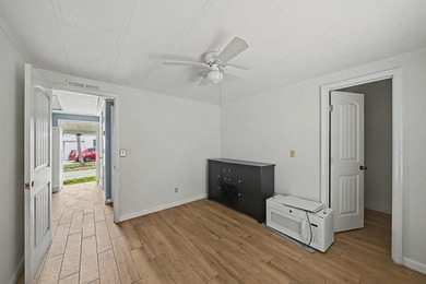 Centrally located with easy access to main roads, schools and - photo 20