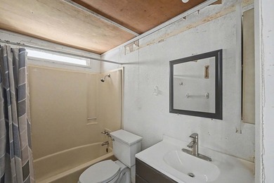 Centrally located with easy access to main roads, schools and - photo 23