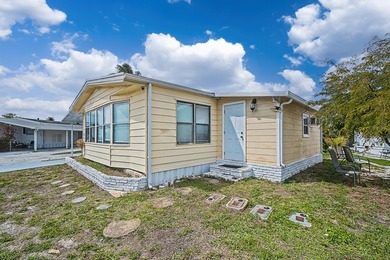 Centrally located with easy access to main roads, schools and - photo 35