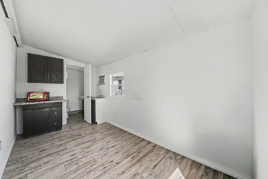 Centrally located with easy access to main roads, schools and - photo 37
