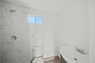 Centrally located with easy access to main roads, schools and - photo 38