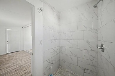 Centrally located with easy access to main roads, schools and - photo 39