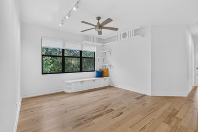 Welcome to this stunning waterfront cul-de-sac single-family - photo 40