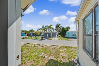 Centrally located with easy access to main roads, schools and - photo 41