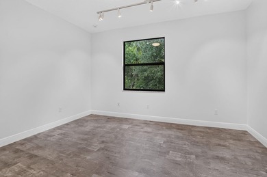 Welcome to this stunning waterfront cul-de-sac single-family - photo 46