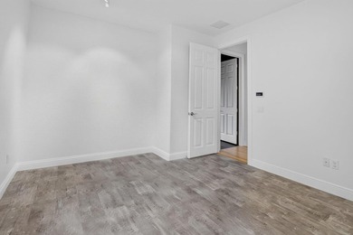 Welcome to this stunning waterfront cul-de-sac single-family - photo 47
