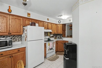 Welcome to this well-located 2-bedroom, 1.5 bath condo offering - photo 6
