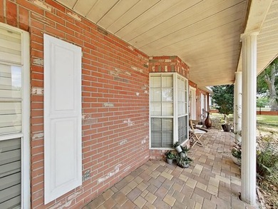 Under contract-accepting backup offers. Lovely 4 bedroom/2.5 - photo 11