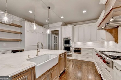 Welcome to this exquisite 5 BED / 6.5 BATH LUXURY ESTATE, with - photo 23