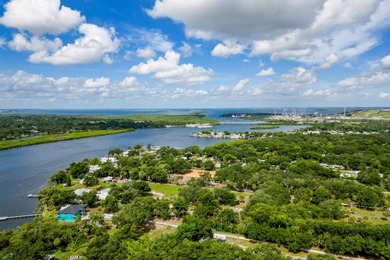 (private lake, pond, creek) Home For Sale in Riverview Florida