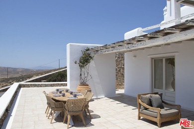 In the eastern part of Mykonos island, above the beach of Lia - photo 2