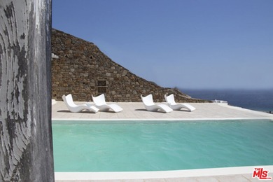 In the eastern part of Mykonos island, above the beach of Lia - photo 3