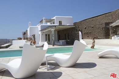 In the eastern part of Mykonos island, above the beach of Lia - photo 6