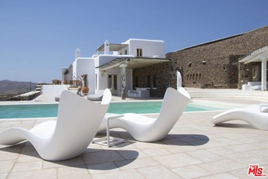 In the eastern part of Mykonos island, above the beach of Lia - photo 7