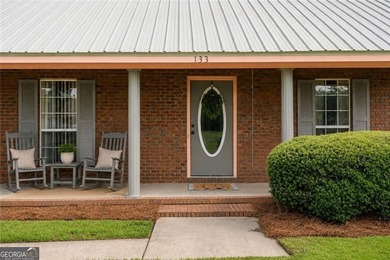 Welcome home to 133 English St, where pristine condition meets - photo 1