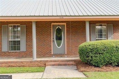 Welcome home to 133 English St, where pristine condition meets - photo 2