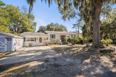 Pigeon Point cottage with a pool! This 1940's home has three - photo 2