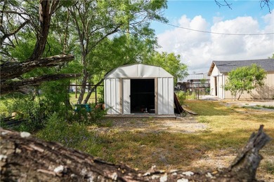 Welcome to your South Texas retreat! This spacious 3-bedroom - photo 21