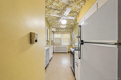 Welcome to this charming semi-detached brick home in the heart - photo 7