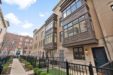 Lake Michigan - Cook County Townhome/Townhouse For Sale in Chicago Illinois
