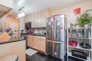 This well-maintained 1,000 sqft apartment is an excellent