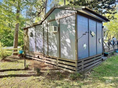 Location, Location, Location! Charming 1-bedroom, 1-bath cabin - photo 4