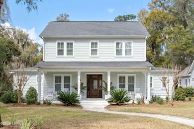 (private lake, pond, coastal) Home For Sale in Lady's Island South Carolina