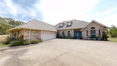 This spacious 3-bedroom, 2-bathroom home offers a harmonious - photo 2