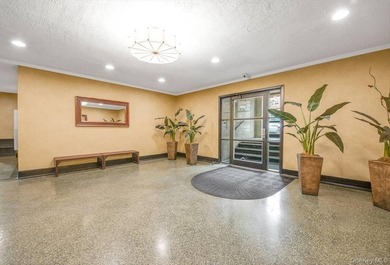 Welcome to this sun-filled corner JR4, a versatile one bedroom - photo 2